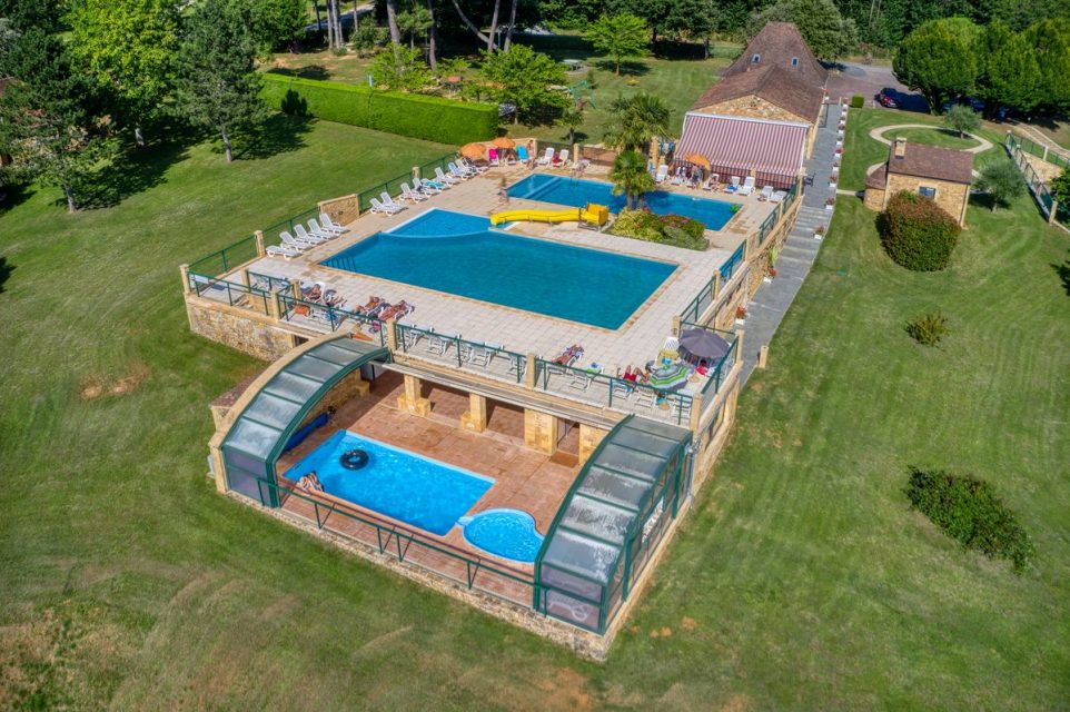 3 piscines dont une couverte et chauffée